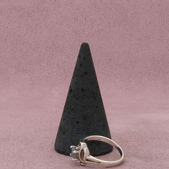 sterling silver dainty oval-cut topaz ring size 6.75 - Picture 3 of 3